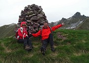 08 All'omino di vetta del Monte Avaro (2085 m) con Valletto e...con vento !